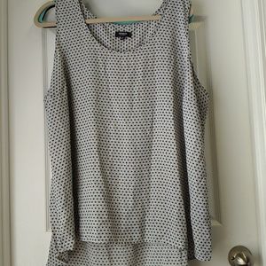 Premise Studio black and white 3x sleeveless blous